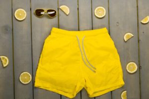 Pack die Badehose ein